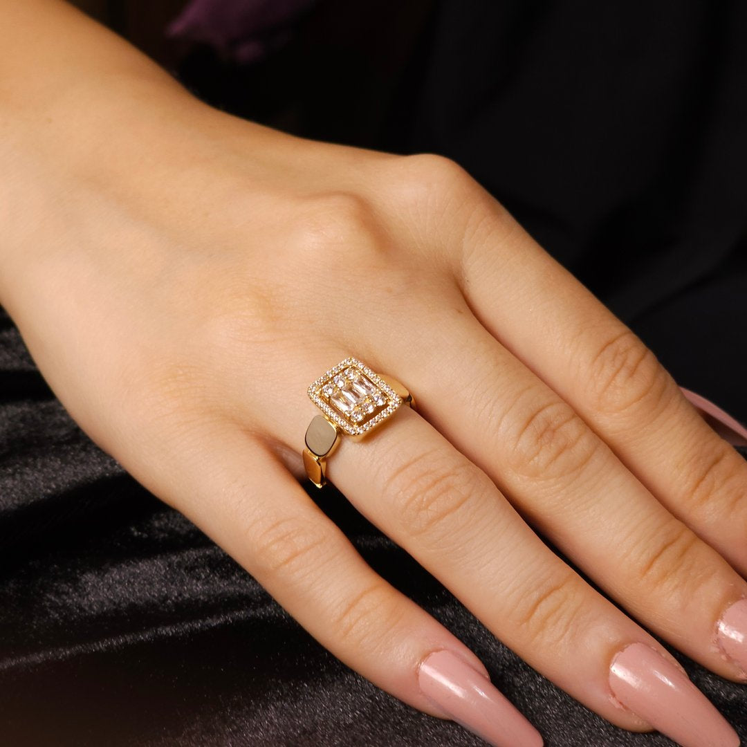 Baget Taşlı Elegant Altın Yüzük